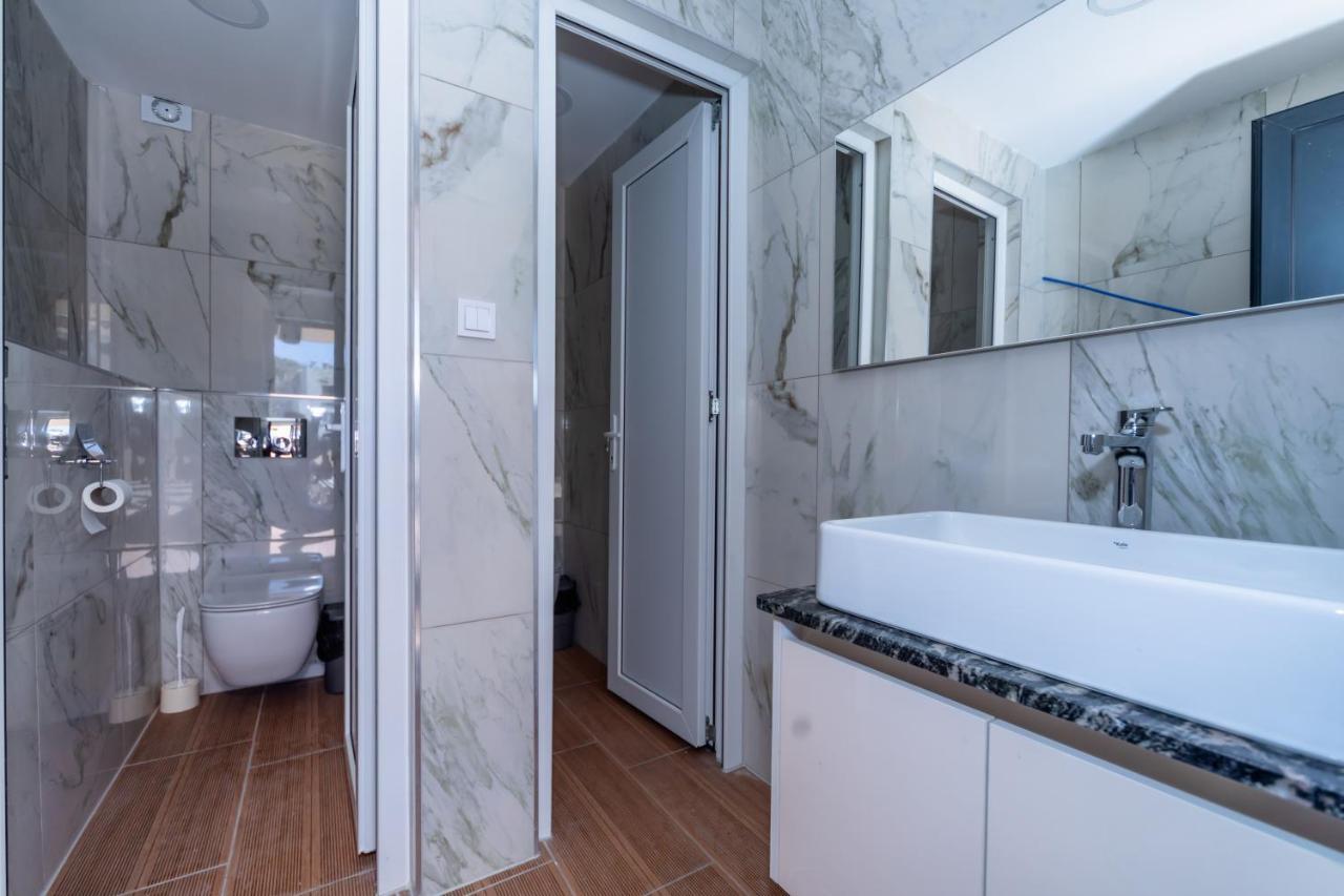 N Hotel Sutomore Eksteriør bilde